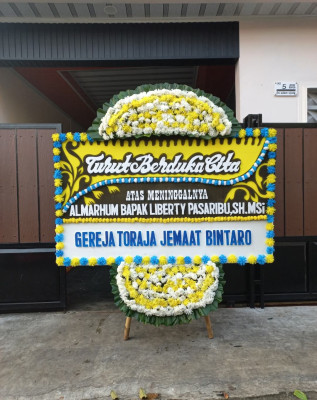Papan Bunga Duka di Karang Berombak